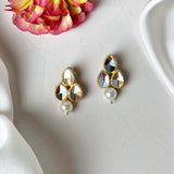 Minimal Earrings/Teeka (Pearl)